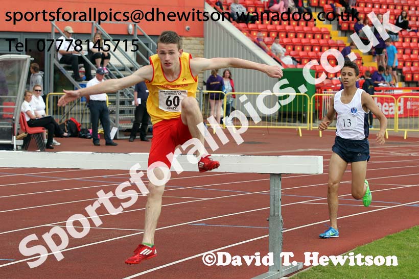 Boys steeplechase, Northern Inter-County Schools, Gateshead International Stadum. Photo: David T. Hewitson/Sports for All Pics
